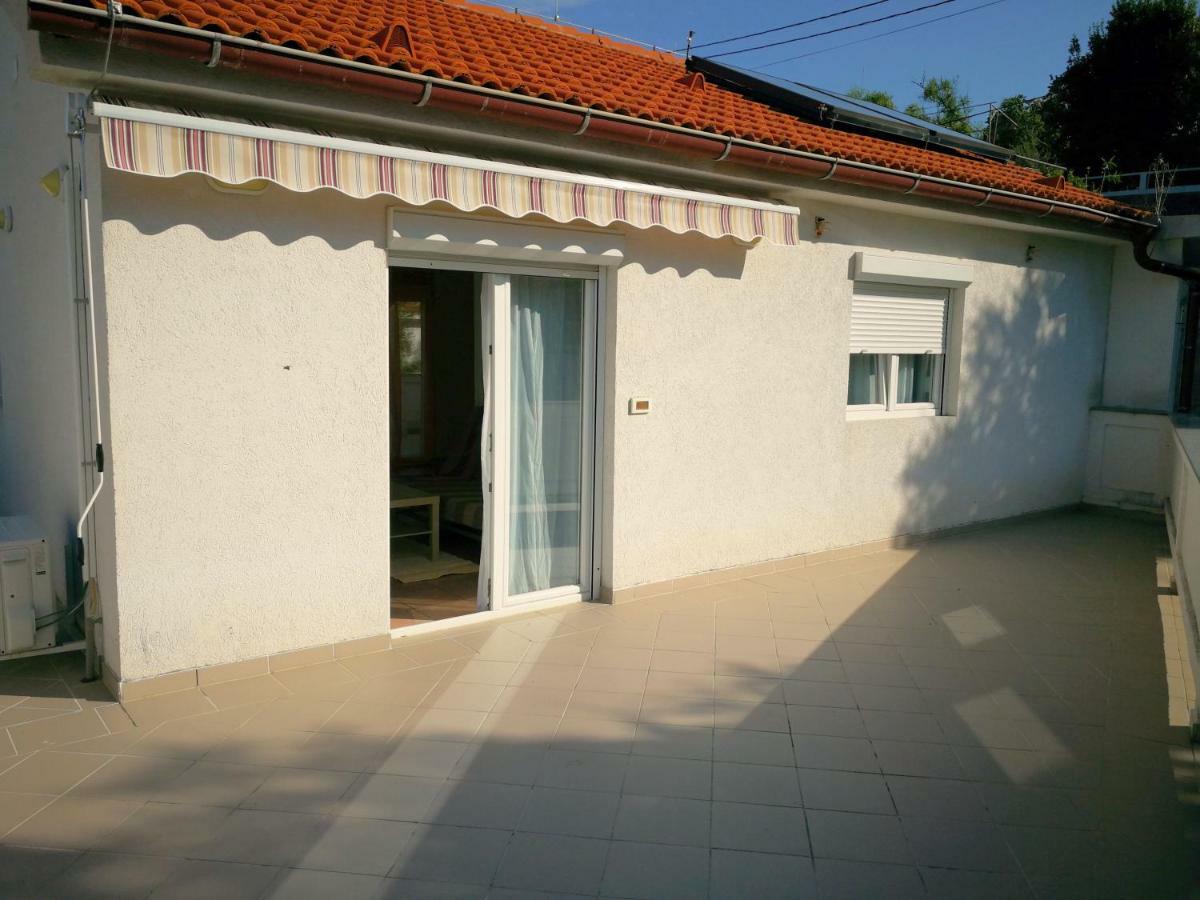 Family Friendly Apartments Island Rab Kampor Exterior foto