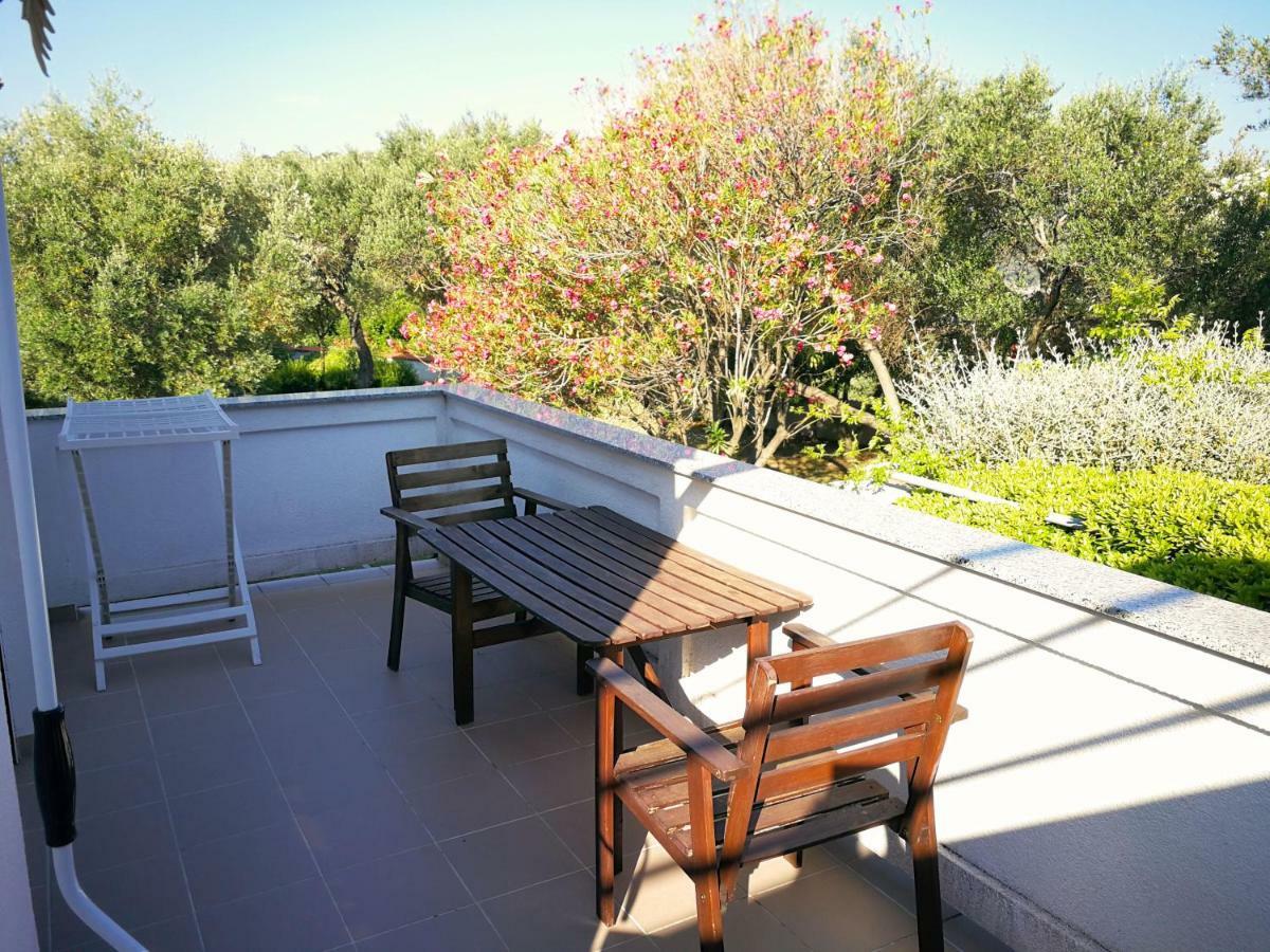Family Friendly Apartments Island Rab Kampor Exterior foto