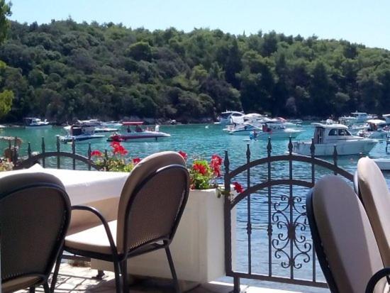 Family Friendly Apartments Island Rab Kampor Exterior foto